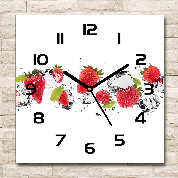 Wanduhr modern quadratisch Erdbeeren und Wasser