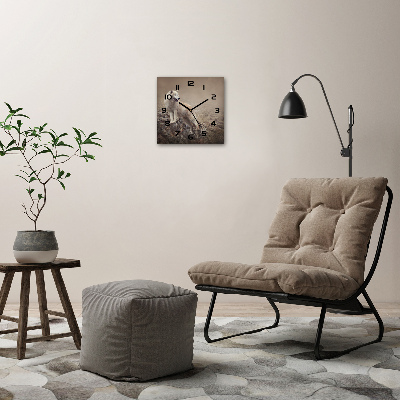 Wanduhr modern quadratisch Weißer Wolf auf einem Felsen