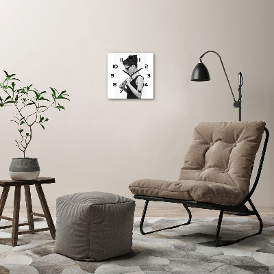 Wanduhr quadratisch Frau mit Brille