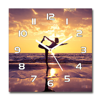 Wanduhr quadratisch Yoga am Strand
