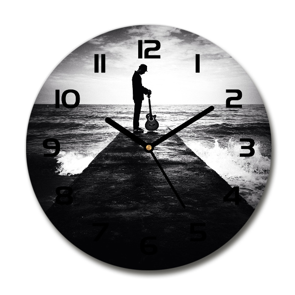 Wanduhr rund Gitarrist auf dem Pier
