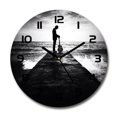 Wanduhr rund Gitarrist auf dem Pier