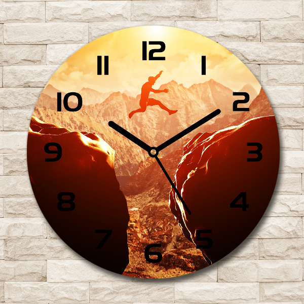 Wanduhr glas rund Spring über den Abgrund