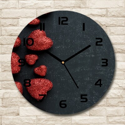 Wanduhr rund Herzen auf dem Brett