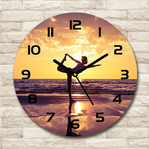 Wanduhr rund Yoga am Strand
