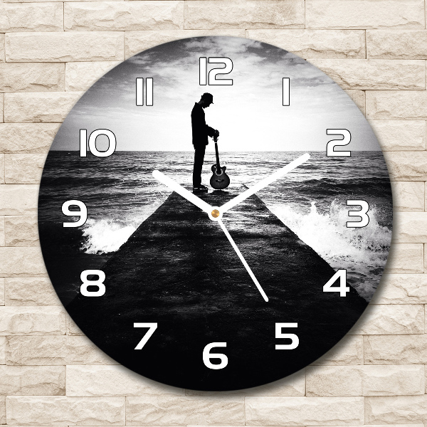 Wanduhr rund Gitarrist auf dem Pier