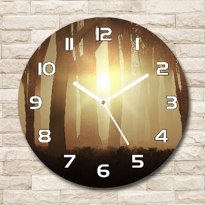 Wanduhr rund Nebel im Wald