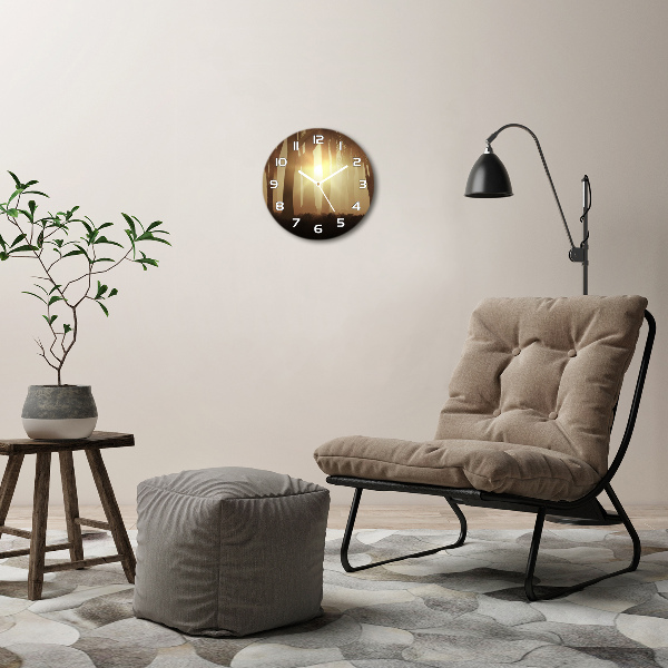 Wanduhr rund Nebel im Wald