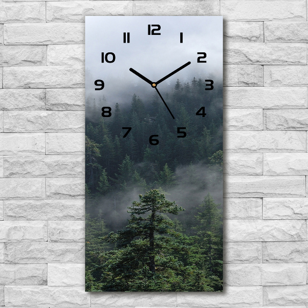 Moderne wanduhr Nebel über dem Wald