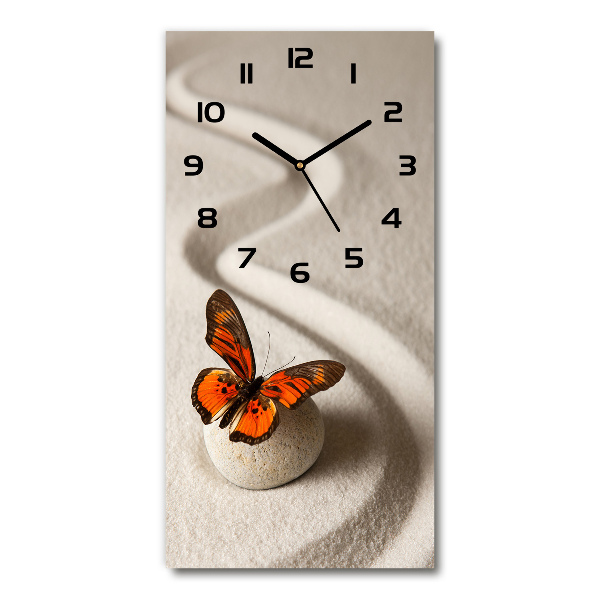 Moderne wanduhr Zen-Stein und Schmetterling