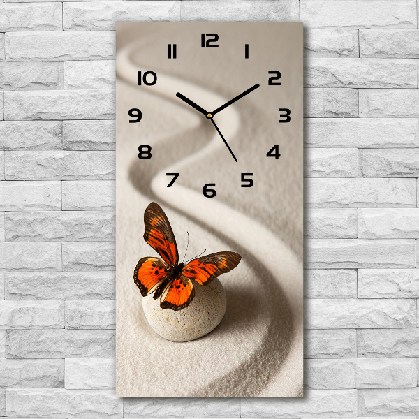 Moderne wanduhr Zen-Stein und Schmetterling