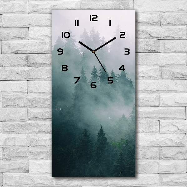 Moderne wanduhr Nebel über dem Wald