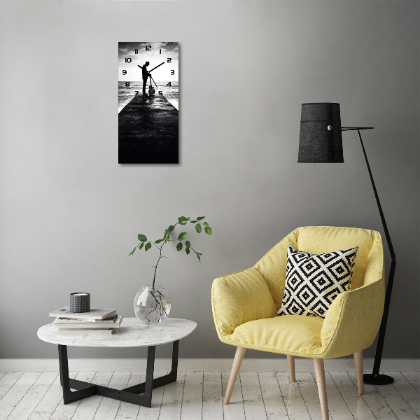 Moderne wanduhr Gitarrist auf dem Pier