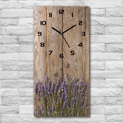 Moderne wanduhr Lavendel auf Holz