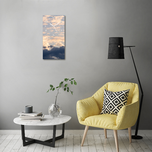 Vertikale Uhr Wolken am Himmel