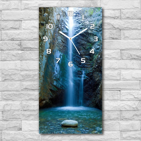 Vertikale Uhr Wasserfall
