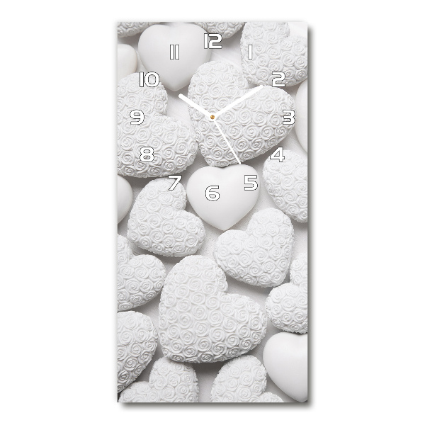 Vertikale Uhr Weißer Herz-Hintergrund