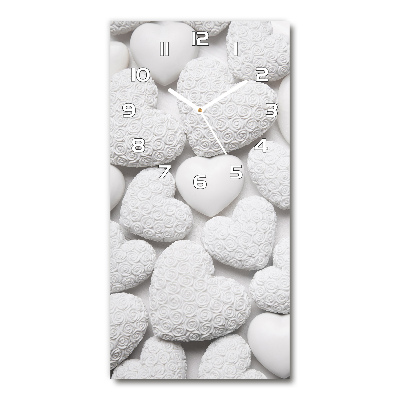 Vertikale Uhr Weißer Herz-Hintergrund