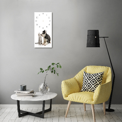 Vertikale Uhr Hund und Katze