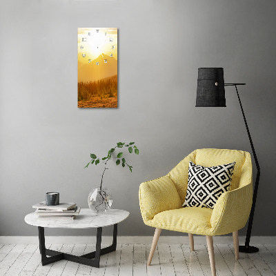 Vertikale Uhr Sonnenuntergang in den Bergen