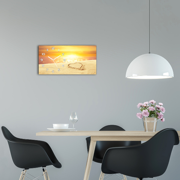 Horizontale Uhr Herz im Sand