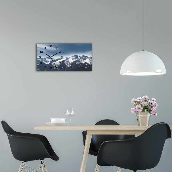 Glasuhr Gleitschirmfliegen in den Alpen