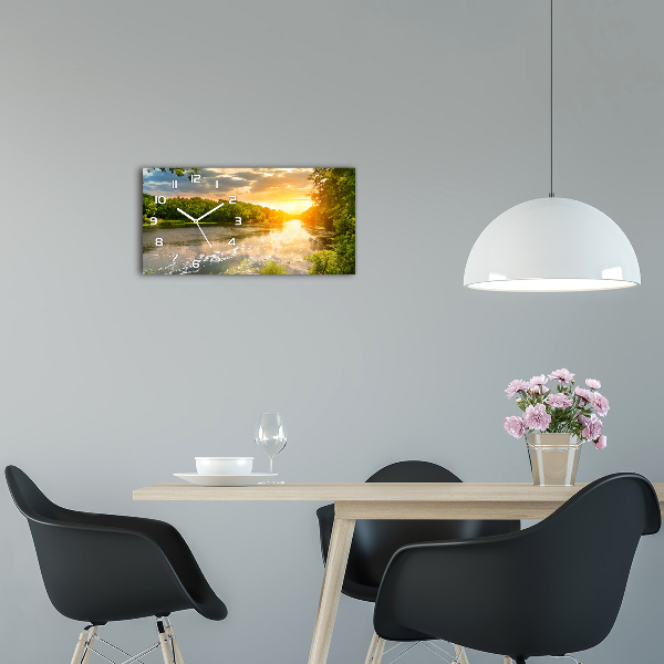 Horizontale Uhr Dämmerung am Fluss