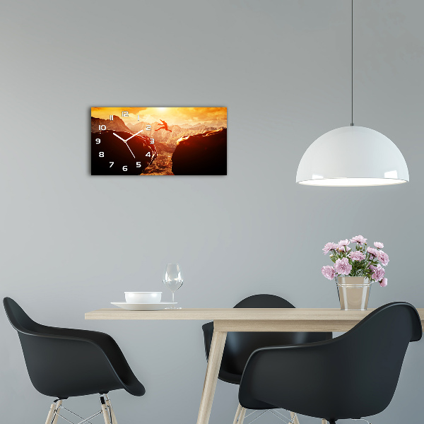 Glasuhr Spring über den Abgrund