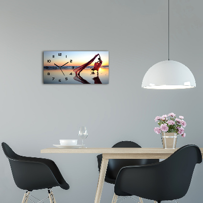 Horizontale Uhr Tanzende Frau