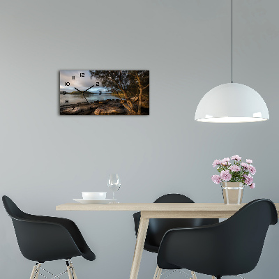 Glasuhr Ein Baum am Fluss