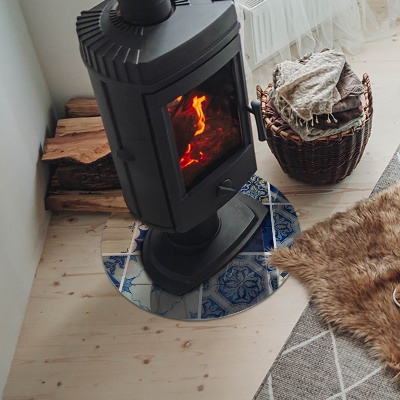 Runde Glasplatte für Kaminofen Keramische Muster im Hintergrund