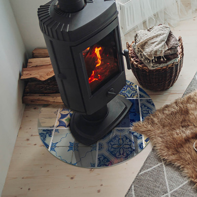 Runde Glasplatte für Kaminofen Keramische Muster im Hintergrund