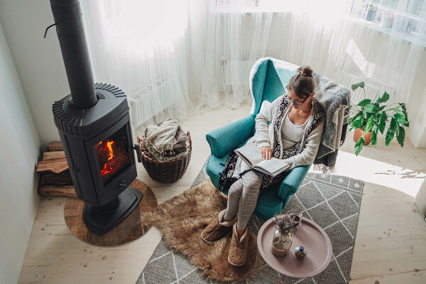 Runde Glasbodenplatte Kamin Rostabdruck auf Metalloberfläche
