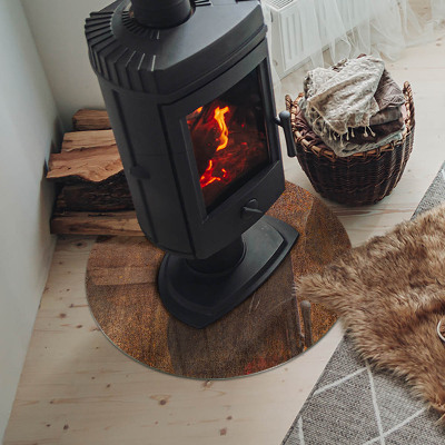 Runde Glasbodenplatte Kamin Rostabdruck auf Metalloberfläche