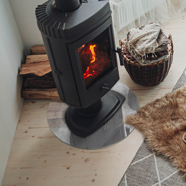 Runde Glasbodenplatte Kamin Rohbetonstruktur