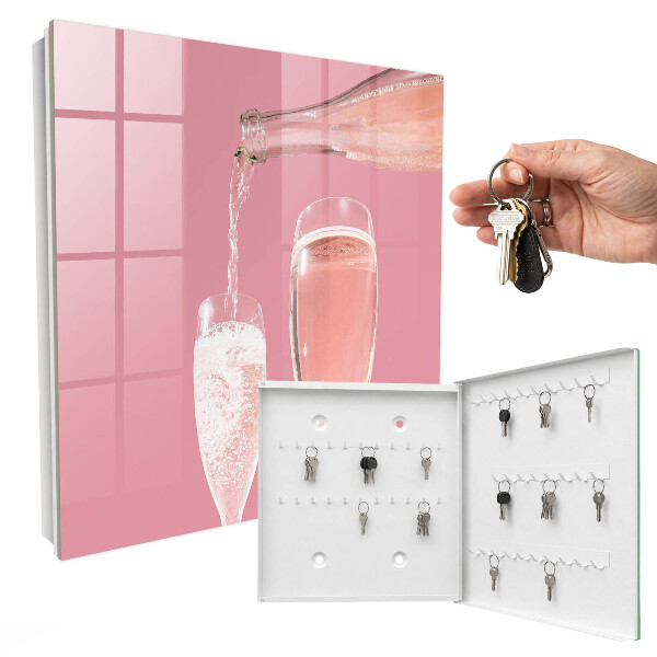 Champagnergläser in einer Schlüsselbox