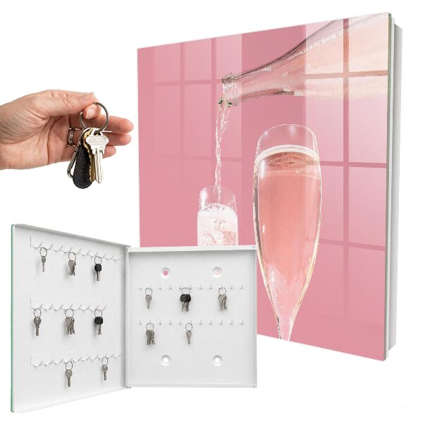 Champagnergläser in einer Schlüsselbox