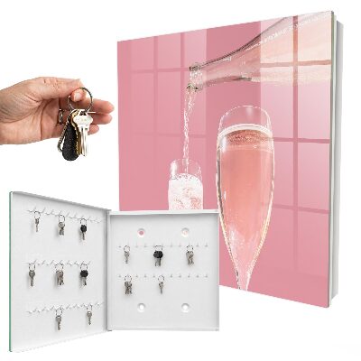 Champagnergläser in einer Schlüsselbox