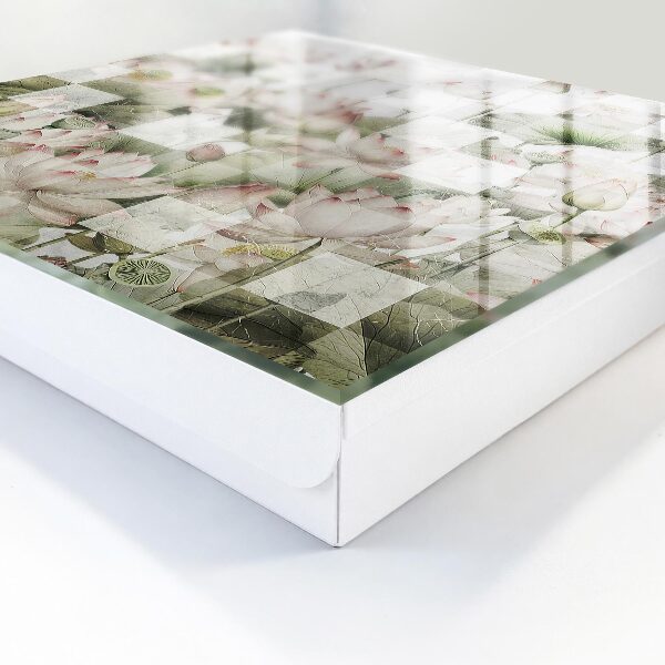 Schlüsselbox für die Wand mit geometrischem Lilienmotiv