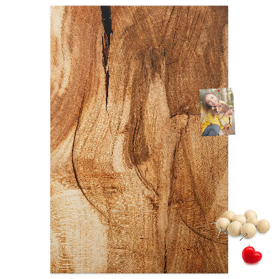 Pinnwand mit natürlicher Holzmaserung in warmen Farbtönen