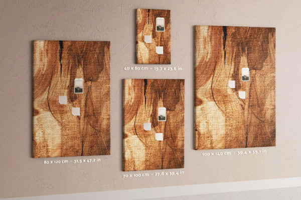 Pinnwand mit natürlicher Holzmaserung in warmen Farbtönen