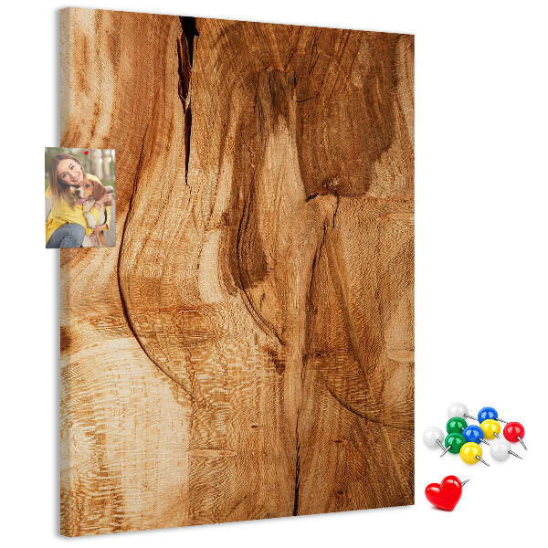 Pinnwand mit natürlicher Holzmaserung in warmen Farbtönen