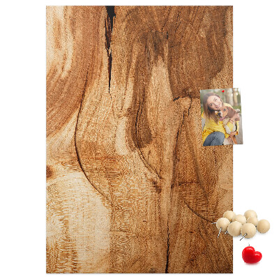 Pinnwand mit natürlicher Holzmaserung in warmen Farbtönen