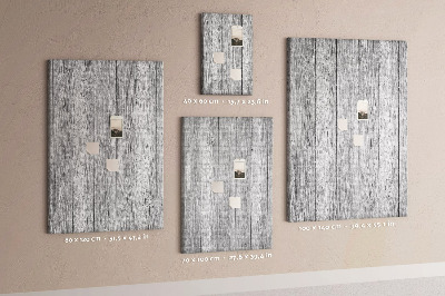 Bedruckte Korkplatte mit Textur von grauen Holzbrettern als Hintergrund