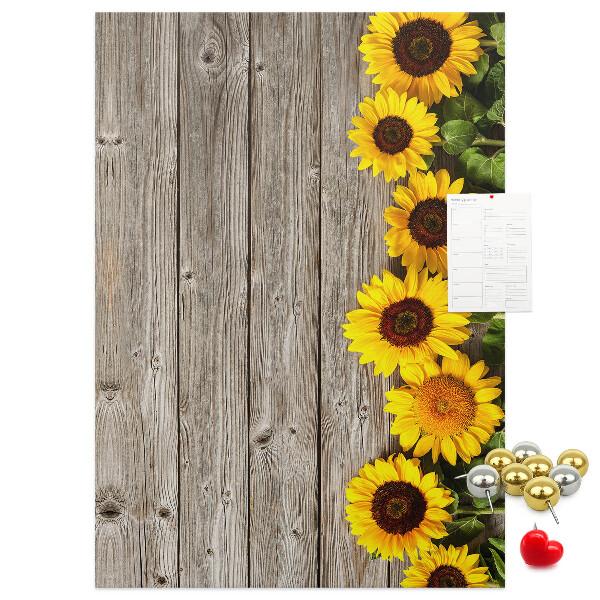 Kork-Pinnwand mit Sonnenblumen auf Holzbrett-Hintergrund