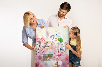 Bedruckte Korkplatte mit floralen Akzenten in zarten Farbtönen