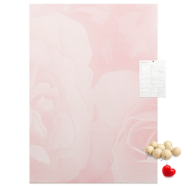 Pinnwand mit Motiv von zarten rosa Rosen im Hintergrund