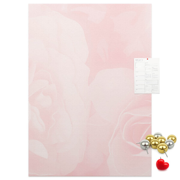 Pinnwand mit Motiv von zarten rosa Rosen im Hintergrund