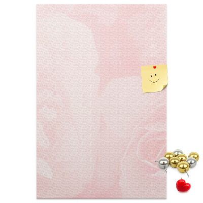 Pinnwand mit Motiv von zarten rosa Rosen im Hintergrund