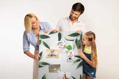 Kork-Pinnwand mit Motiv grüne Blätter auf hellem Hintergrund